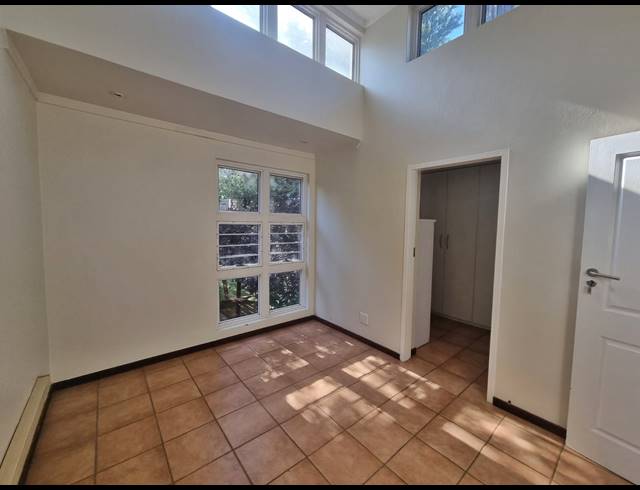 5 BEDROOM HOUSE FOR SALE IN RASLOUW